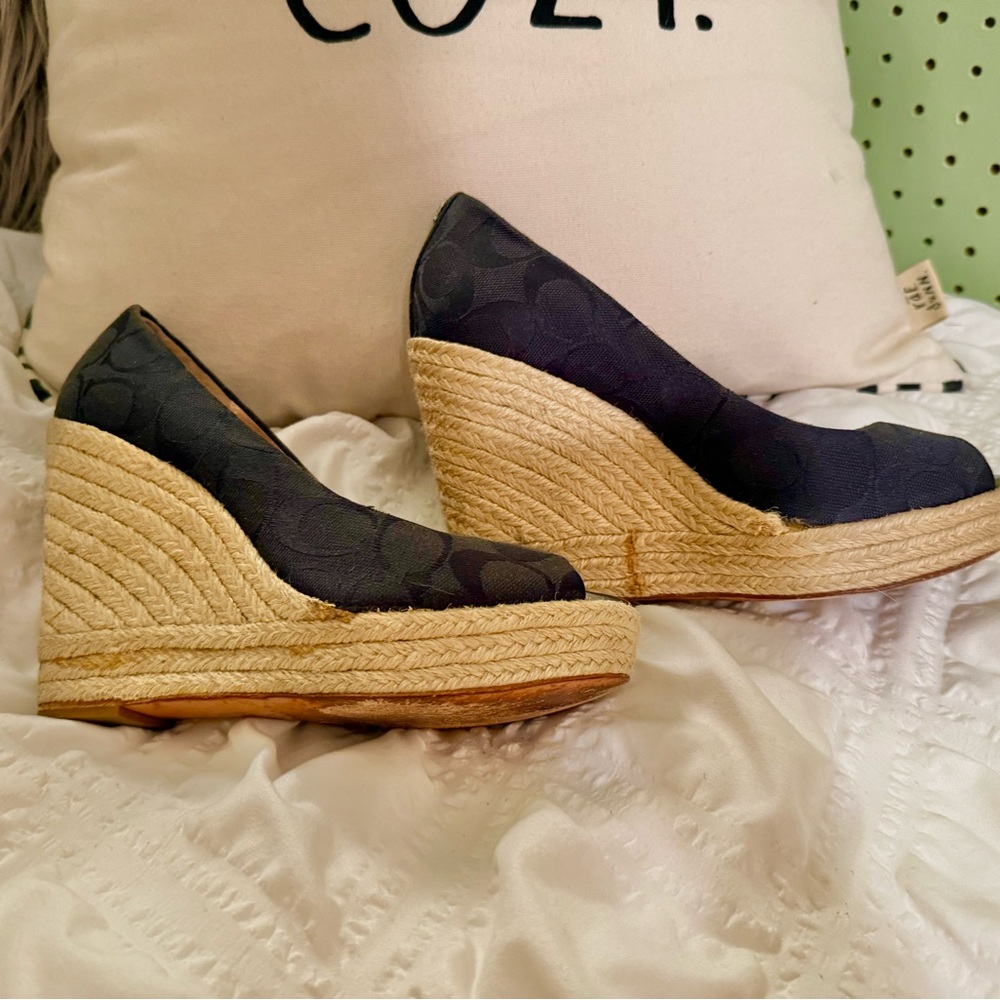 Coach Shoes Size 7 - Picture 2 of 10